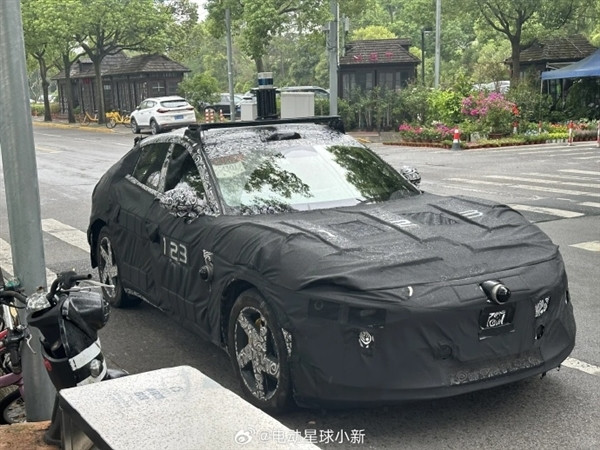 小米首款SUV“法拉米”外观内饰曝光！车头超长姿态超低 越看越像法拉利