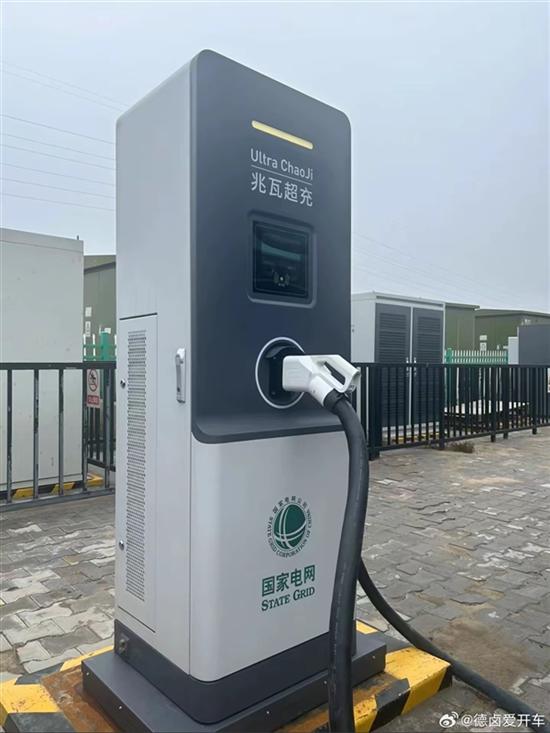 博主展示国内矿卡兆瓦级超充 功率达1187kW